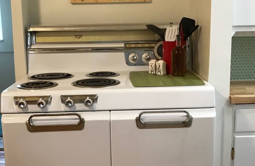 Wayland Cottage | The Sunshine Cottage of Chagrin Falls: Monthly Rental +