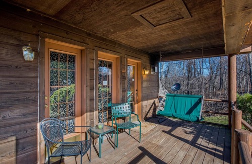 Fredericktown Cabin | The Tranquility Suite is a private cabin suite at Heartland Country Resort