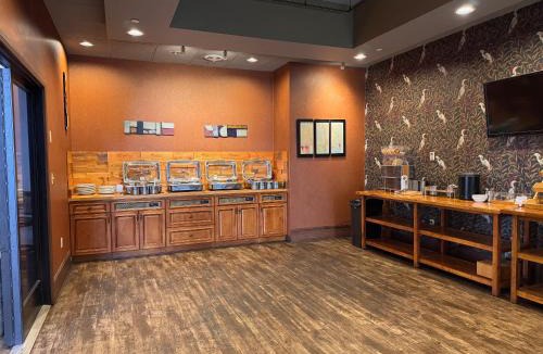 University Circle Hotel | The Tudor Arms Hotel Cleveland - a DoubleTree by Hilton
