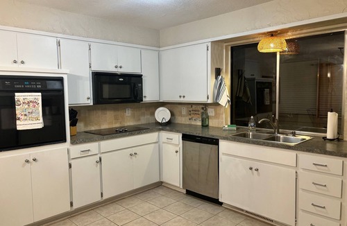 Oklahoma City House | The Twisted Tumbleweed - Spacious 3-bedroom townhome near Lake Hefner in OKC