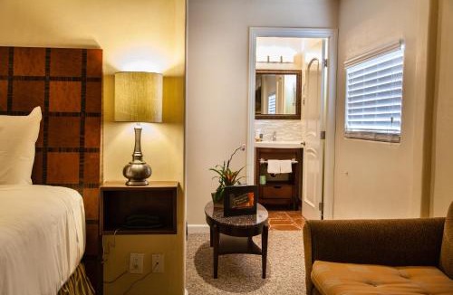 Northeast Carmel Hotel | The Vendange Carmel Inn & Suites