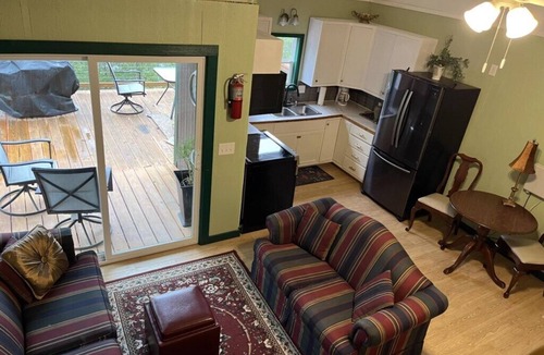Royal Cabin | The Walnut at Hamilton Cove ~ Cabin Nineteen ~ Pet friendly ~ Lakefront