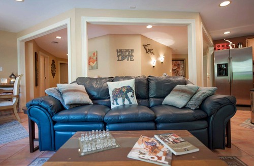 Pendleton House | THE WATERFALL WALKOUT & HILLTOP RETREAT, SLEEPS 10+, 4BR*2BA