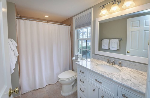 Ridgefield Hotel | The West Lane Inn - Family Suite with Kitchenette