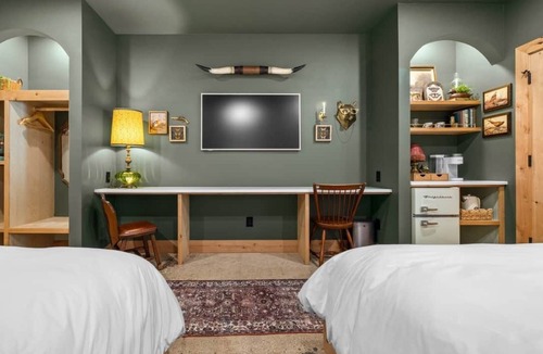 Jasper Hotel | The Woodland Room