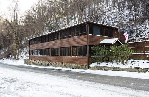 Leadsville Cabin | TheRiverFrontResort*6Rooms*sleeps20*40Min>Timb Mtn