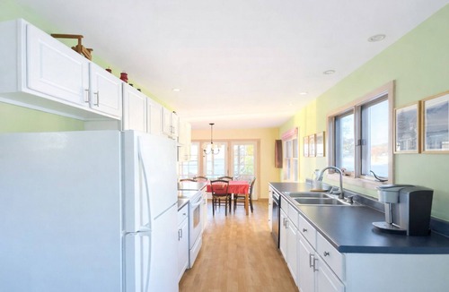 Sebascodegan Island House | This cozy Maine cottage is the perfect location enjoying sunrises!
