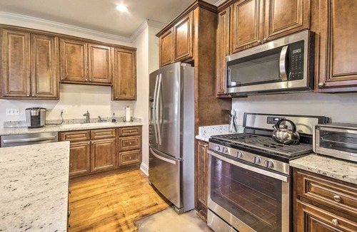 Leesburg House | 'Thomson Farm' Classic Home < 10 Mi to Vineyards!