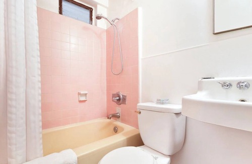 Waikiki Hotel | Thoughtfully Prepared for Your Best Stay Yet! Outdoor Pool, Pets Are Welcome!