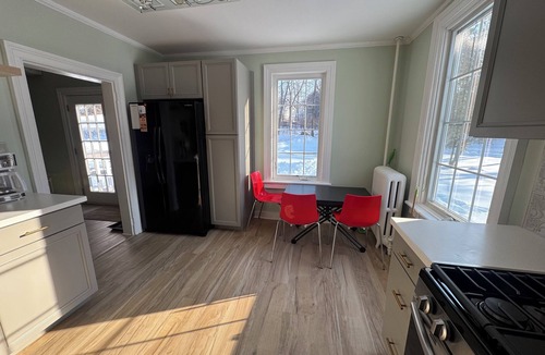Beacon House | Thoughtfully restored Victorian-Walk to Main st and Train