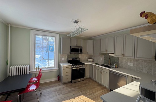 Beacon House | Thoughtfully restored Victorian-Walk to Main st and Train