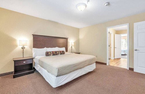 Kelleys Island Hotel | Three Bedroom 2 Bathroom Hotel Suite