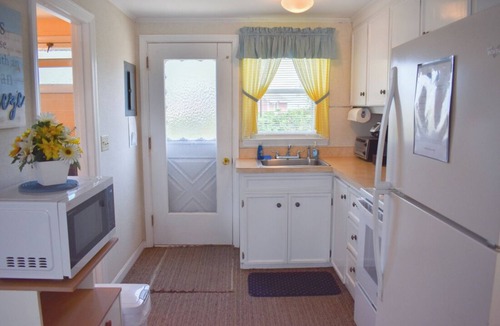 West Dennis House | Three bedroom steps from South Village Beach