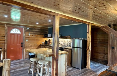 Jasper Cabin | Three Oaks Cabin - A Log Cabin Just 3 Miles East of Jasper on Hwy 74E