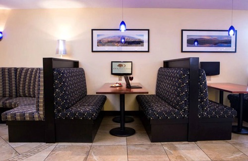 South Portland Hotel | Three Units Close to Downtown Portland | Hotel w/Indoor Pool & Free Breakfast