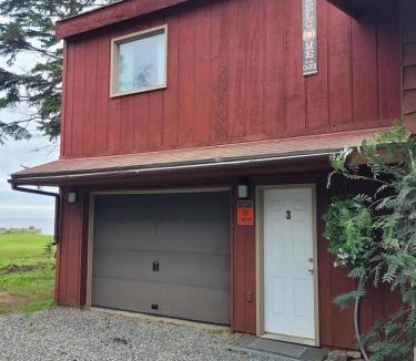 Salamatof House | Tide Place - Whale Spout