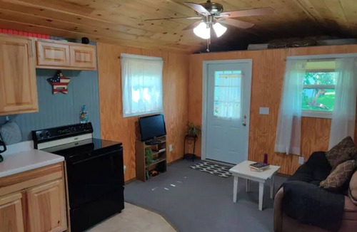 Western Grove Cabin | Tiny House on the Farm: Watch Farm Animals, Near Buffalo River