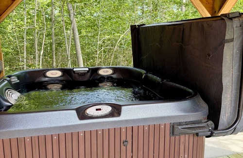 Whitefield Cabin | Tiny Treehouse Hot Tub Wood Stove - Treesa