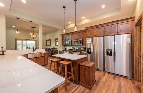 Waterfront Greens House | Tippy Canoe: Deep Creek Lake House w/Pool & Theater