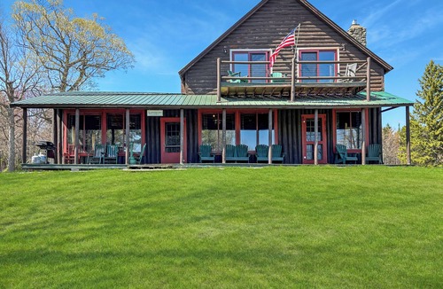Northwest Piscataquis Cabin | Tomhegan Lodge (Tomhegan Direct Lake Access)