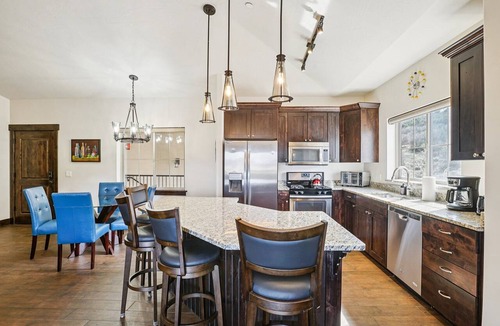 Bear Hollow Village Apartment | Top Floor Condo! 3BD/2BA Park city ski condo - Sleeps 7