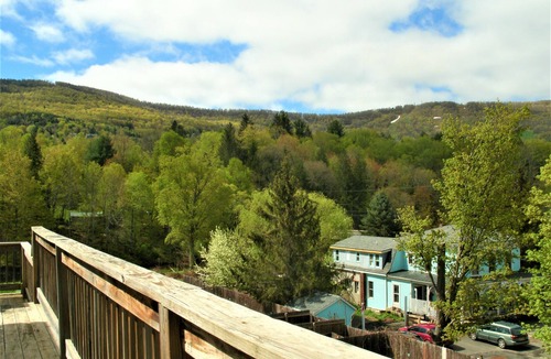 Windham House | TOWNHOUSE-Slp 8 Mt View/6 BEDS. Downtown Windham. Walk to restaurants and stores