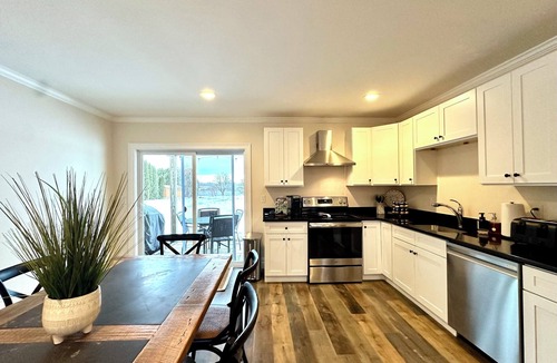 Newport East House | Tradewind Haven I - New 5-Bed Townhouse Near Newport