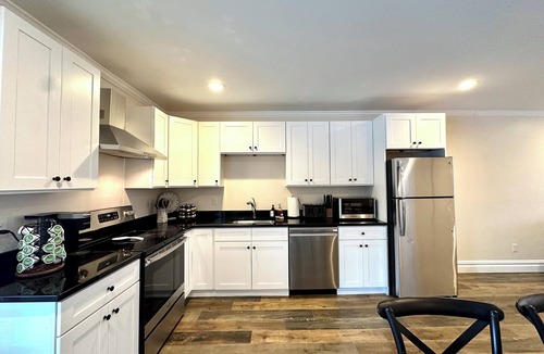 Newport East House | Tradewind Haven I - New 5-Bed Townhouse Near Newport