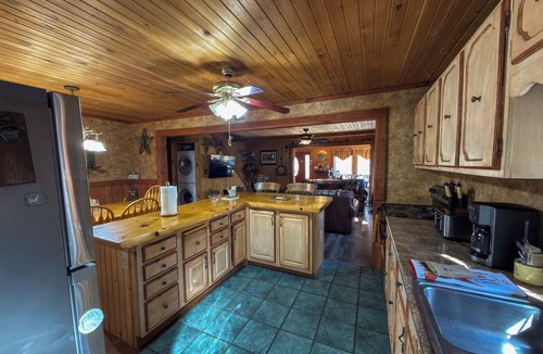 Jefferson Township Cabin | Traditional Mountain Cabin minutes from Kooser Lake and Hidden Valley Resort