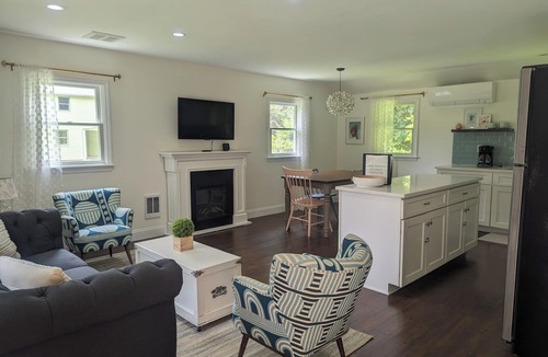 Bethel Cottage | Tranquil 1 bedroom cottage with King size bed & Fireplace in charming Bethel, CT