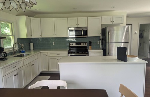 Bethel Cottage | Tranquil 1 bedroom cottage with King size bed & Fireplace in charming Bethel, CT