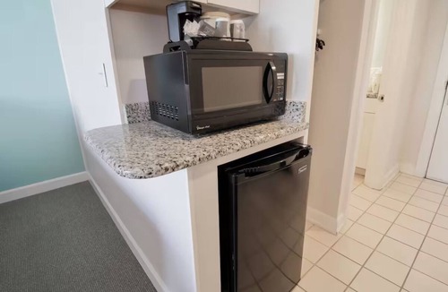 Litchfield by the Sea Hotel | Tranquil Coastal Getaway with Pool, Dining l Near Pawleys Island