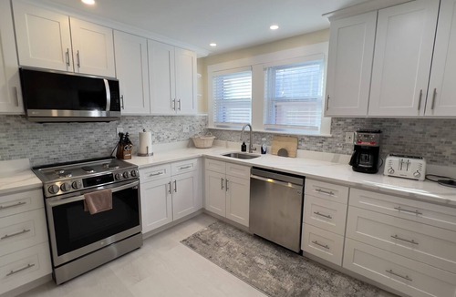 St. Elizabeth's Condo | Tranquil Renovated 3BR Allston Condo + Parking , Close to Harvard/BU/BC/MIT!