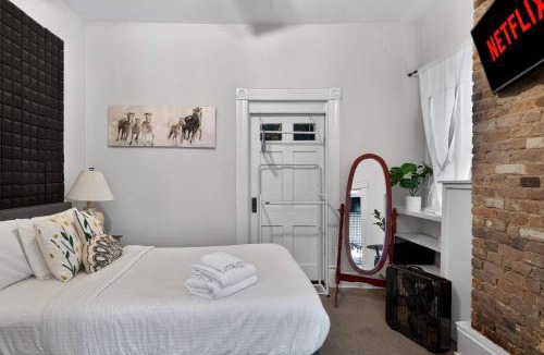 Clifton Apartment | Tranquil Retreat amidst Clifton & Crescent Hill's Vibrant Energy