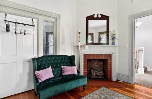 Clifton Apartment | Tranquil Retreat amidst Clifton & Crescent Hill's Vibrant Energy