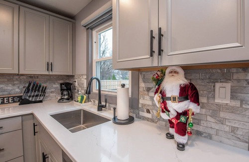 Overland Park House | Tranquil Retreat in Overland Park Charm with Kansas City Convenience