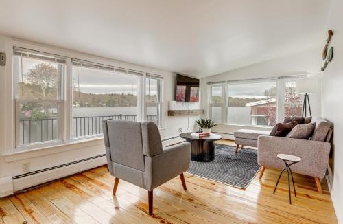 Bolton House | Tranquil Waters: Modern Bolton Escape on the Lake