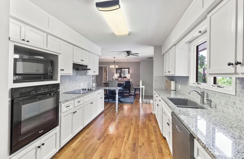 Warsaw House | Tranquil Wooded Retreat Overlooking Truman Lake only 2 minutes from Warsaw, MO