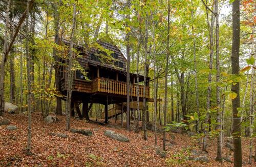 Newbury House | Tree House Rental Ideal for a Unique Getaway near Lake Sunapee in New Hampshire