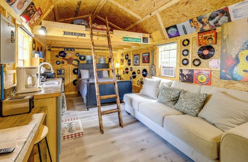 Higden Cottage | Tree-Lined Higden Retreat: Close to Parks + Trails