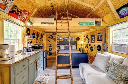 Higden Cottage | Tree-Lined Higden Retreat: Close to Parks + Trails