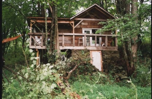 Hyde Park Cabin | Treehouse With Outdoor Bathtub & Stream!
