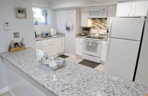 Bloomingdale Apartment | Trendy Apt in Bloomingdale - Parking