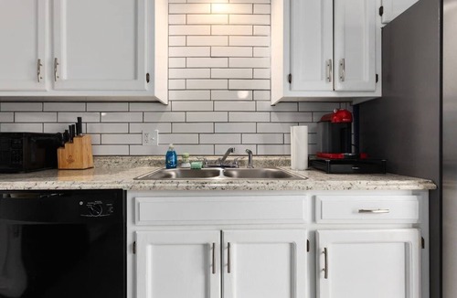 South Kansas City House | TrendyCorpRentalNearHwy