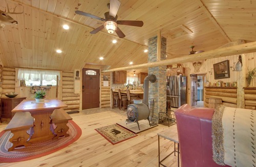 Freedom Cottage | Trout Ponds & Sauna: Unique Log Cabin in Freedom