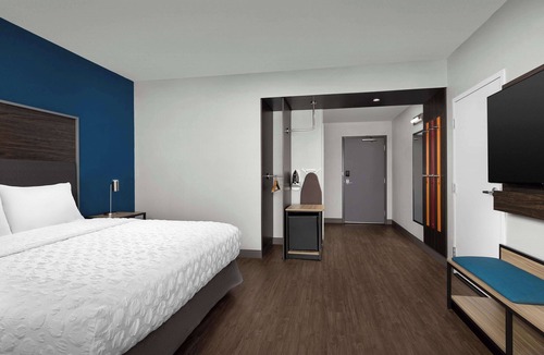 Summit Station Hotel | Tru By Hilton Columbus East Broad