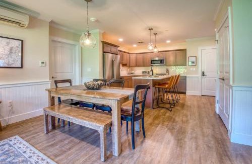 North Conway House | True Upscale Ski In & Out Condo with Pool & Hot Tub