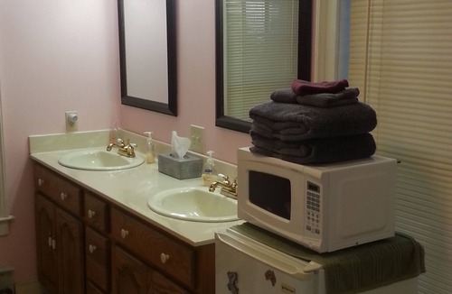 Granby Bed & Breakfast | Truman Gillet House Bed & Breakfast