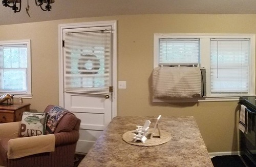 Warsaw Cottage | Truman Lake, Modern, Quaint, Private Cottage-Now w/Paved Drives & Queen Num Bed