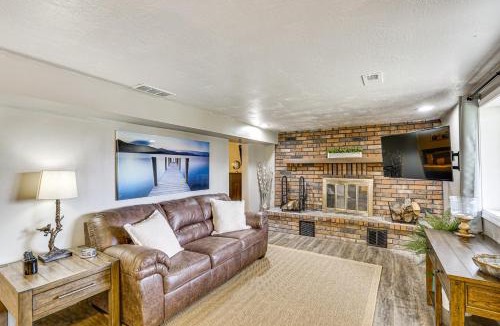 Clinton House | Truman Lake Retreat: Relax and Unwind